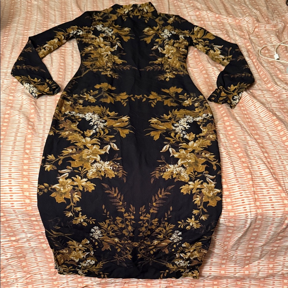 Hope & Ivy  elegant Floral Black and Gold long sleeve Dress